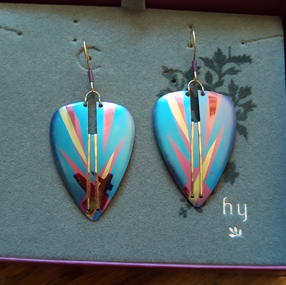 VINTAGE Holly Yashi Colorful Niobium earrings new in gift box